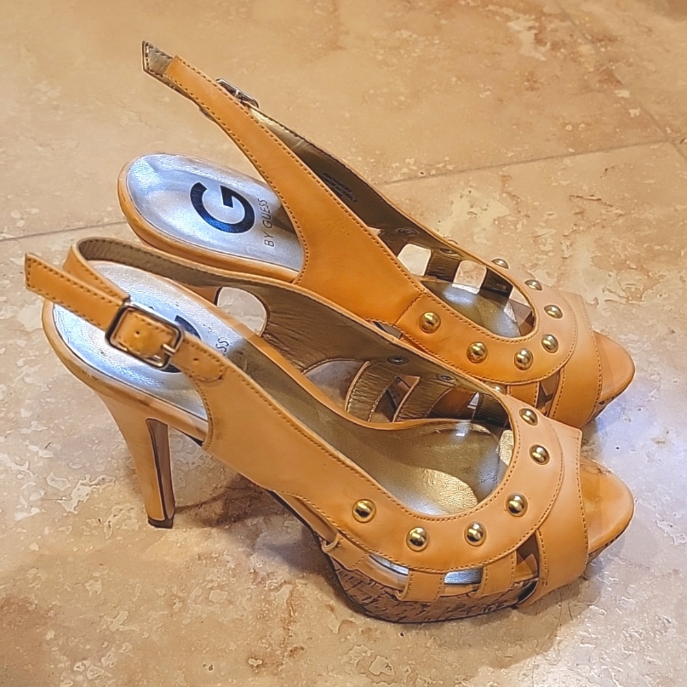 Vintage Guess platform sandal, mustard/gold size 7.5.